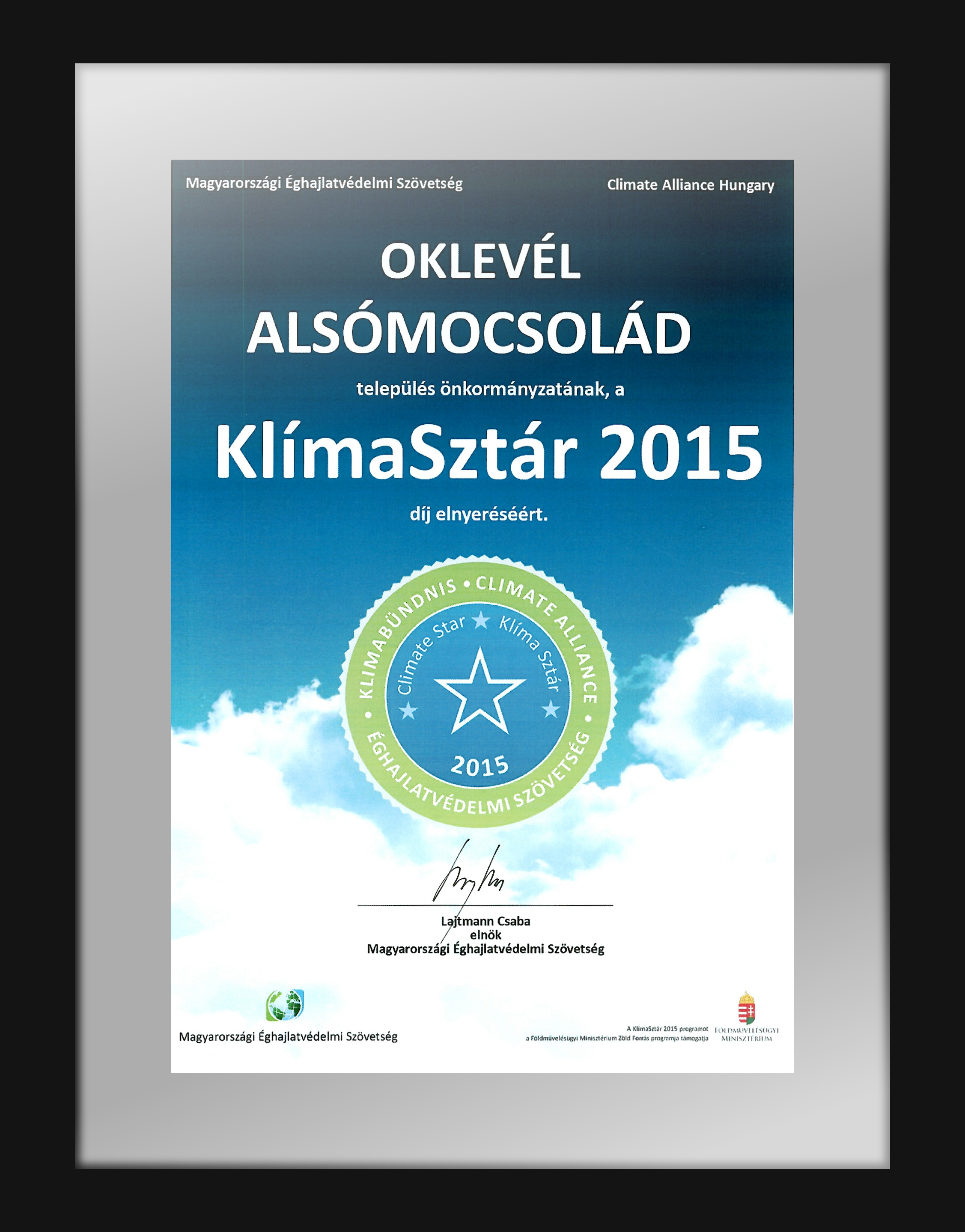 Oklevél Klímasztár 2015 ...Magyarországi Éghajlatvédelmi Szövetség Alsómocsolád település önkormányzatának, a Klímasztár 2015 díj elnyerésésért.... : Budapest, 2015. Lajtmann Csaba Magyarországi Éghajlatvédelmi Szövetség elnök