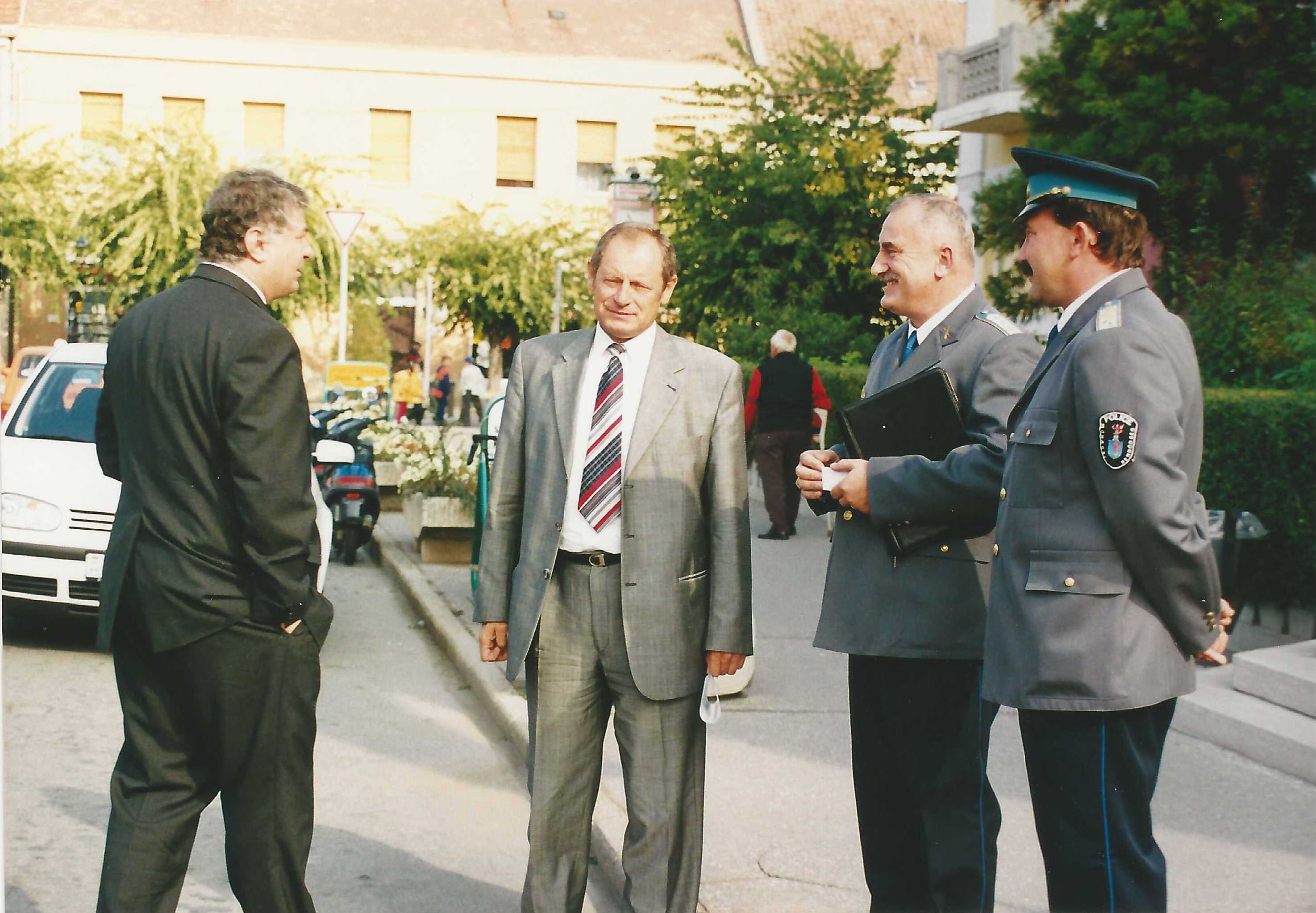 Tanácskozás után