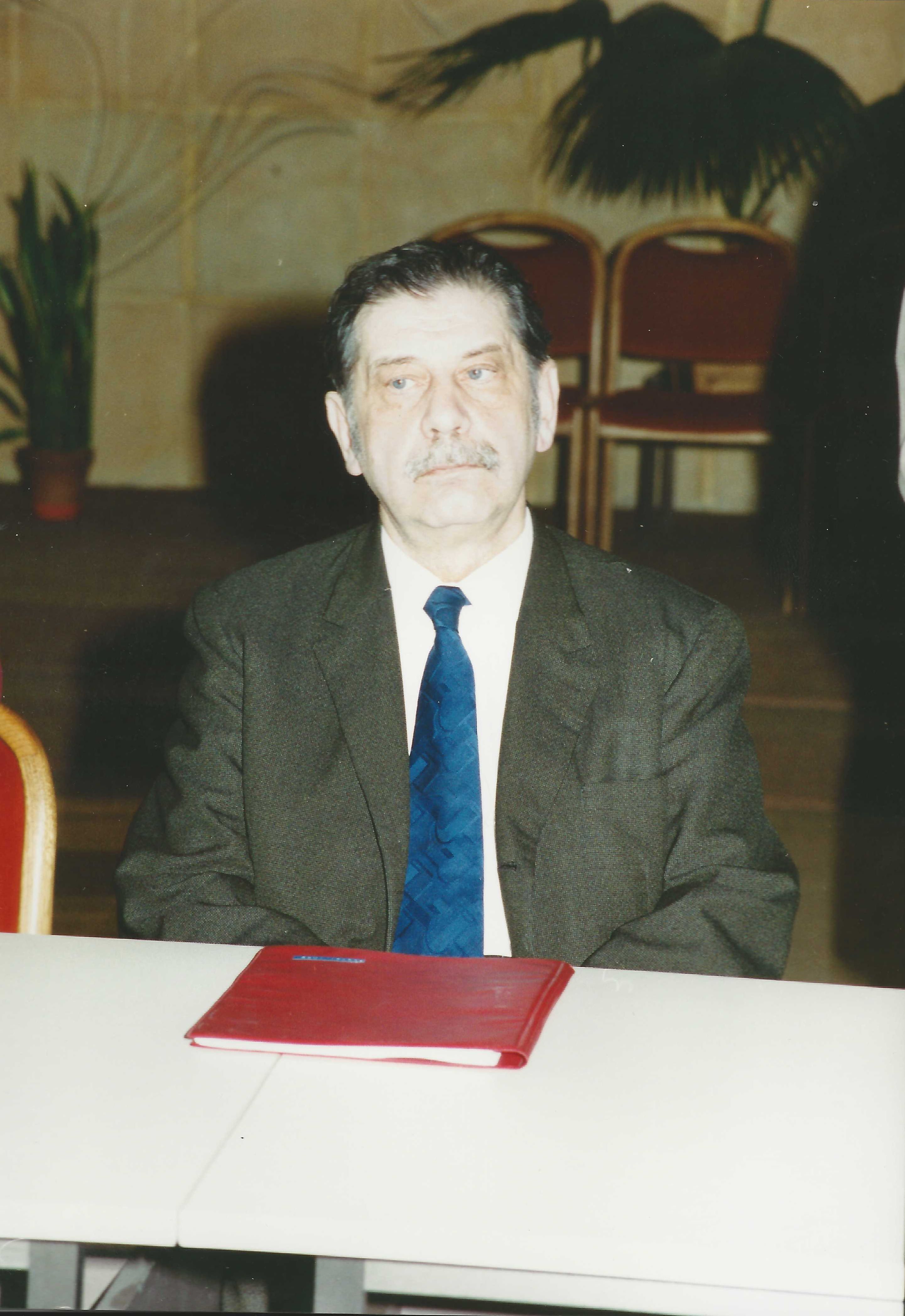 Olsvai Imre népzenekutató a Duna Irodaházban