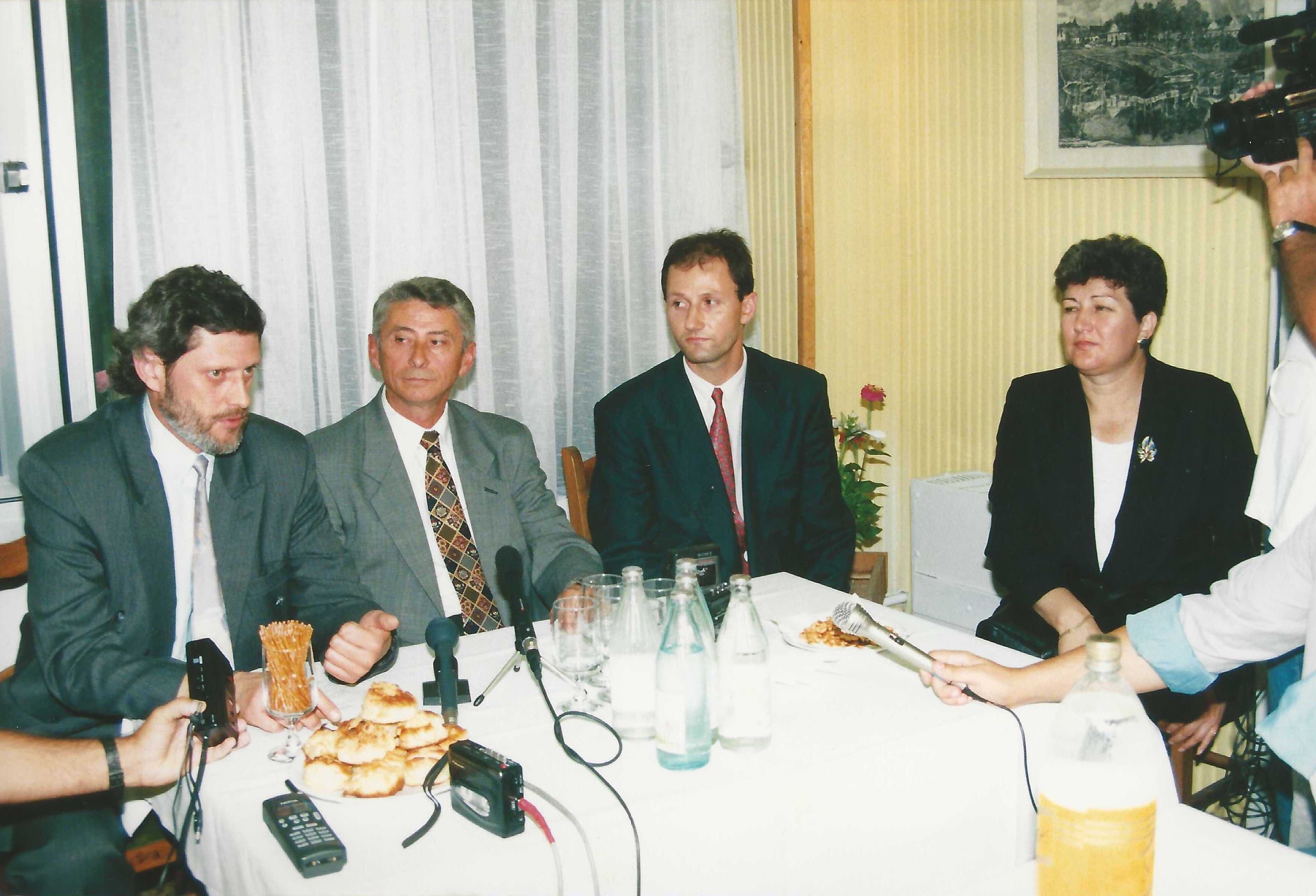 Sajtótájékoztató