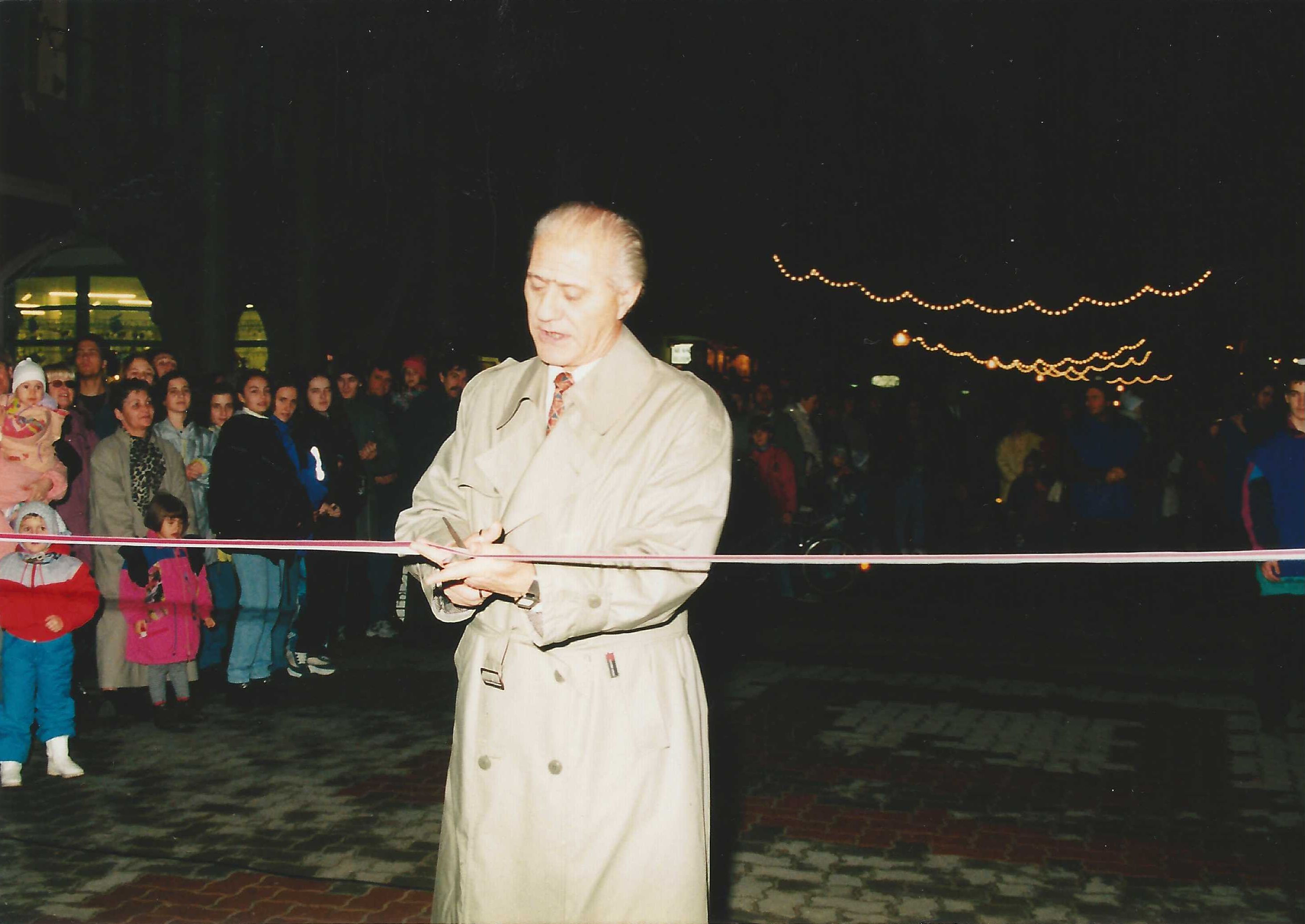 Szalagátvágás